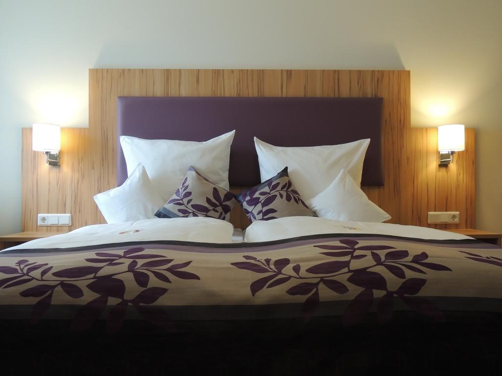 Sutter'S Landhaus Hotel Gensingen Room photo